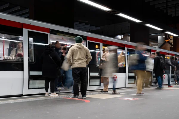 リヨン フランス 2023年3月6日 フランス リヨン市の地下鉄駅の眺め — ストック写真