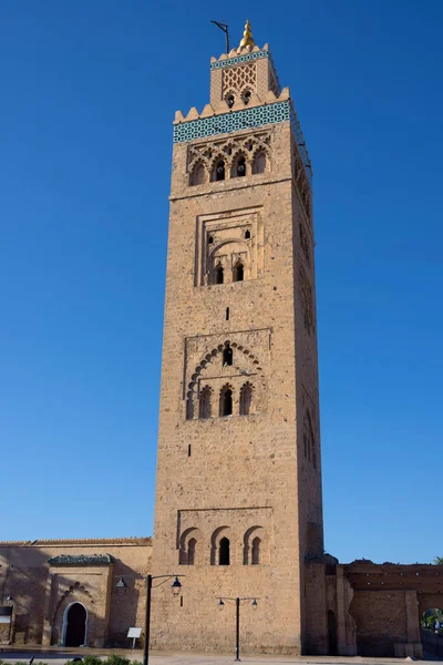 Κάθετη Άποψη Του Διάσημου Τζαμιού Koutoubia Μαρακές Μαρόκο Εικόνα Αρχείου