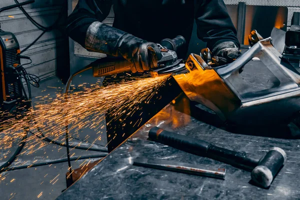 Arbetstagarnas Händer Slipning Bit Metall Frankrike — Stockfoto
