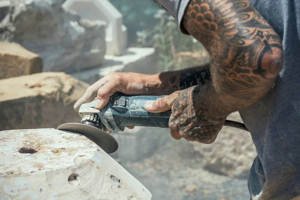 フランスの石工の手 — ストック写真