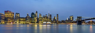 Manhattan 'ın mavi saat manzarası, New York, ABD