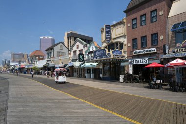 ATLANTIC CITY, NJ, ABD, 13 Temmuz 2023, Atlantic City 'de ünlü tahta kaldırım, 13 Temmuz 2023.