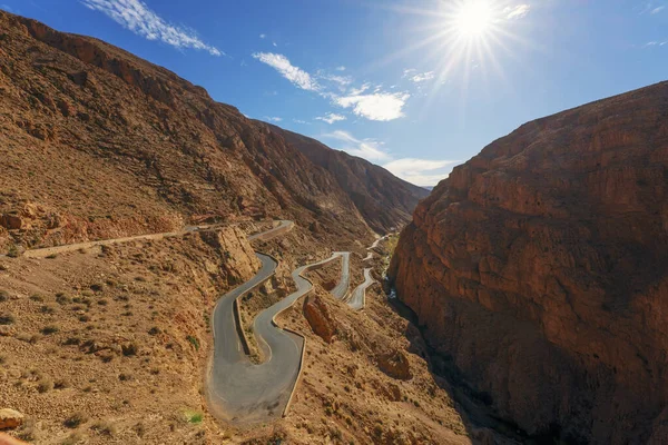 摩洛哥达迪斯峡谷著名的公路 图库图片