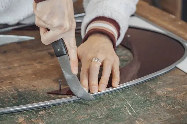 Рука Женщины Мастера Изготовлению Гаджетов Работой Франция — стоковое фото
