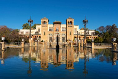 Halk Sanatları Müzesi, Mudejar pavyonu Sevilla, Endülüs, İspanya 'daki Maria Luisa Parkı' nda yer almaktadır.