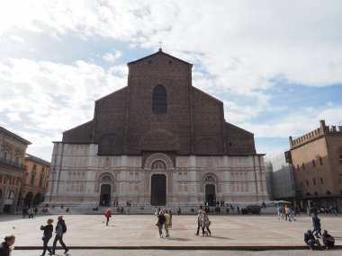 BOLOGNA, İtalya - CIRCA EPTEMBER 2022: San Petronio çeviri Piazza Maggiore 'deki Aziz Petronius Kilisesi