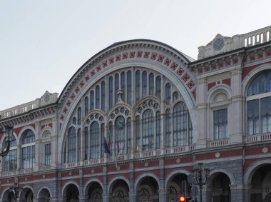 TURIN, İTALYA - CRCA ECTOBER 2022: Torino Nuova Demiryolu İstasyonu