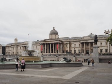 LONDON, İngiltere - CIRCA ECTOBER 2022: Trafalgar Meydanı 'ndaki Ulusal Galeri