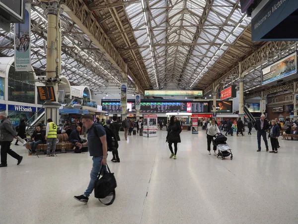 Лондон Великобритания Circa October 2022 Victoria Station — стоковое фото