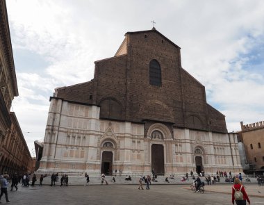 BOLOGNA, İtalya - CIRCA EPTEMBER 2022: San Petronio çeviri Piazza Maggiore 'deki Aziz Petronius Kilisesi