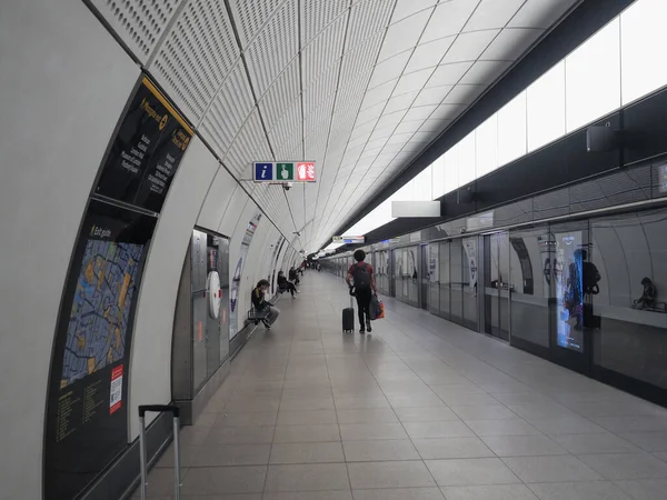 Лондон Великобритания Circa October 2022 Станция Метро Elizabeth Line — стоковое фото