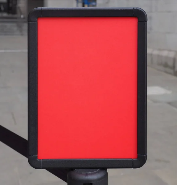 Пустой Знак Черной Рамкой Красным Фоном — стоковое фото