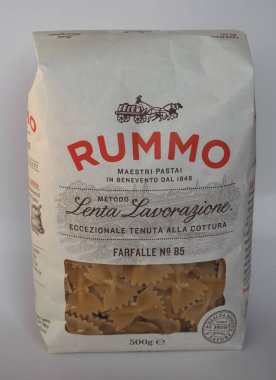 BENEVENTO, İTALYA - CIRCA ECTOBER 2022: Rummo makarna paketi