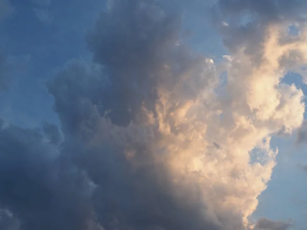 Ciel Bleu Orageux Dramatique Avec Des Nuages Sombres Coucher Soleil — Photo