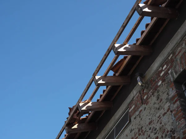 Dach Uszkodzony Przez Silny Wiatr Podczas Huraganu — Zdjęcie stockowe