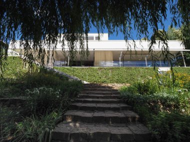 BRNO, CZECH Cumhuriyet - CIRCA SEPTEMBER 2022: Mimar Ludwig Mies van der Rohe tarafından tasarlanan Villa Tugendhat modernist ev