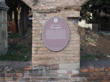 BOLOGNA, İtalya - CIRCA EPTEMBER 2022: San Francesco çeviri Saint Francis Kilisesi Sepolcri dei Glossatori mezarları
