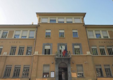 TURIN, İtalya - CIRCA ECTOBER 2022: Liceo Cavour çeviri Cavour Lisesi