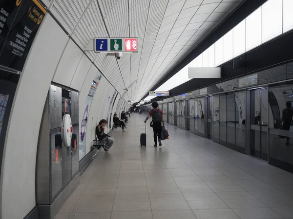London Ngiltere Crca Eki 2022 Elizabeth Line Metro Istasyonu — Stok fotoğraf