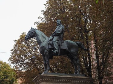 Giuseppe Garibaldi heykeltraş Arnaldo Zocchi 'nin binicilik heykeli 1900' lerde İtalya 'nın Bologna kentinde yapıldı.