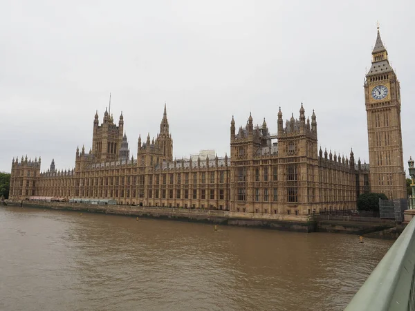 英国ロンドンの国会議事堂別名ウェストミンスター宮殿 — ストック写真