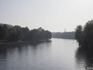 Fiume Po tercümesi River Po Torino, İtalya