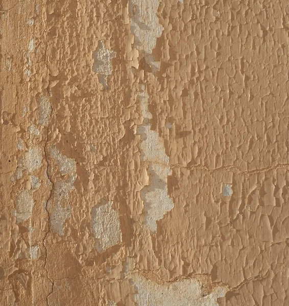 裂开的油漆从一堵旧墙上剥落 — 图库照片