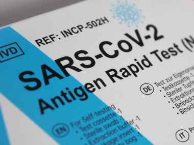 BEIJING, ÇİN - CIRCA ECTOBER 2022: SARS COV 2 antijen test burun çubuğu