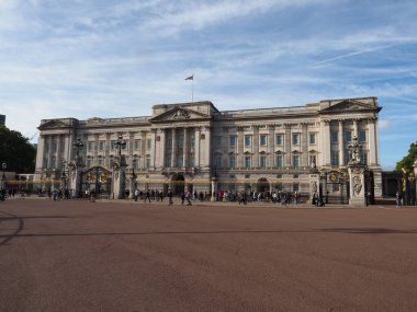 LONDON, İngiltere - CRCA ECTOBER 2022 Buckingham Sarayı