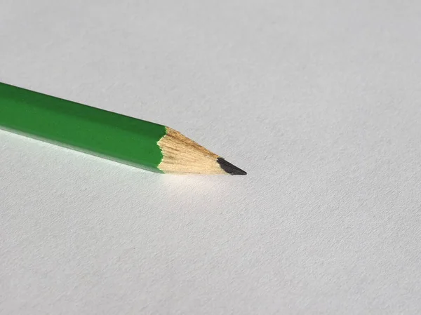 Zöld Ceruza Üres Papírlapon Másolási Hellyel — Stock Fotó
