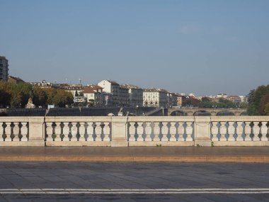 TURIN, İtalya - CIRCA ECTOBER 2022: Fiume Po Çevirisi Po Nehri