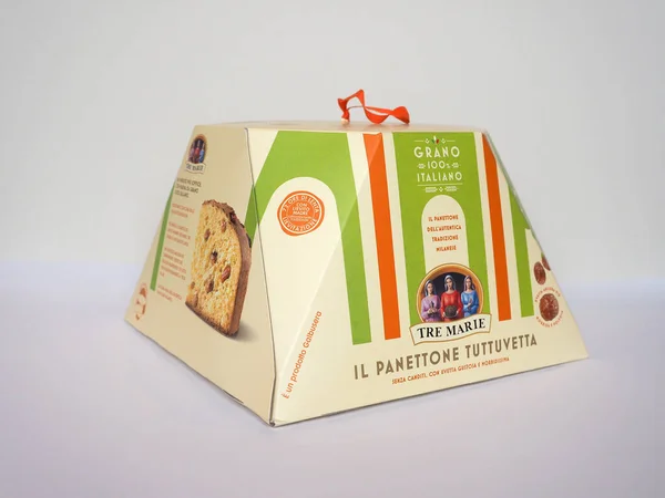 意大利米兰 2022年12月 Circa 米兰尼龙带着葡萄干的传统圣诞甜面包 — 图库照片