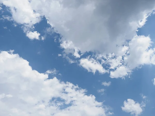 Blauwe Lucht Met Wolken Nuttig Als Achtergrond — Stockfoto