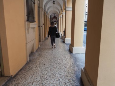 BOLOGNA, İTALYA - CIRCA EPTEMBERİ 2022: sütun portico