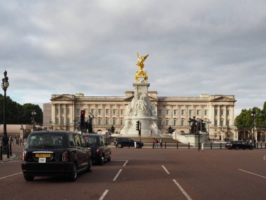 LONDON, İngiltere - CRCA ECTOBER 2022 Buckingham Sarayı