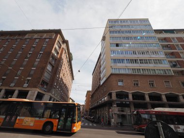 BOLOGNA, İtalya - CIRCA EPTEMBER 2022: Via Marconi Caddesi 'ndeki modern mimari