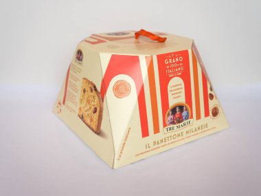 MİLAN, İTALYA - ÇİRKA Aralık 2022: Tre Marie Milano panettone geleneksel Noel tatlı ekmeği
