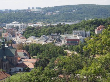BRNO, CZECH CUMHURİYETİ - CRCA EPTESİ 2022: Şehrin havadan görüntüsü