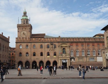 BOLOGNA, İtalya - CIRCA EPTEMBERİ 2022: Piazza Maggiore namı diğer Piazza grande Square