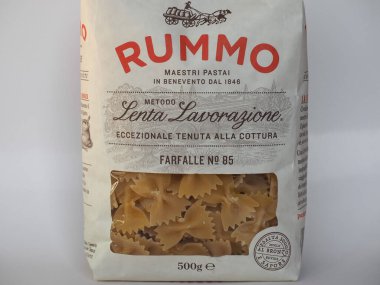 BENEVENTO, İTALYA - CIRCA ECTOBER 2022: Rummo makarna paketi