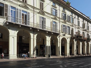 TURIN, İTALYA - SİRKA EYLÜL 2022 Via Po Caddesi