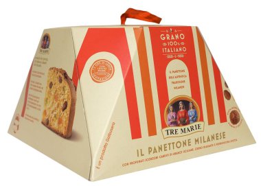 MİLAN, İTALYA - ÇİRKA Aralık 2022: Tre Marie Milano geleneksel Noel tatlı ekmeği beyaz arka planda izole edilmiş