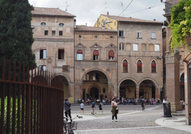 BOLOGNA, İTALYA - CIRCA Eylül 2022: Piazza Santo Stefano Meydanı