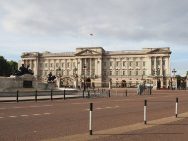 LONDON, İngiltere - CRCA ECTOBER 2022 Buckingham Sarayı