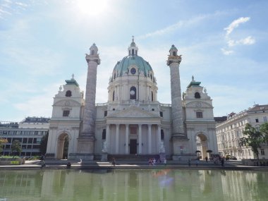 VIENNA, AUSTRIA - CRCA EPTESİ 2022: Karlskirche çeviri St Charles Borromeo Kilisesi