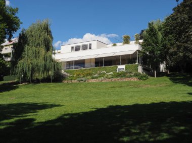 BRNO, CZECH Cumhuriyet - CIRCA SEPTEMBER 2022: Mimar Ludwig Mies van der Rohe tarafından tasarlanan Villa Tugendhat modernist ev