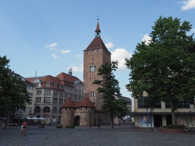 NUERNBERG, ALMANY - CRCA HAZİRAN 2022 Weisser Turm Çeviri: