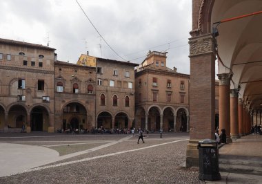 BOLOGNA, İTALYA - CIRCA Eylül 2022: Piazza Santo Stefano Meydanı