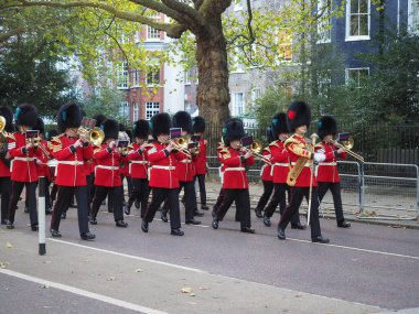 LONDON, İngiltere - CIRCA ECTOBER 2022: Grenatier muhafız grubu