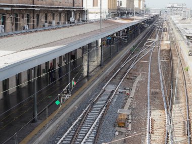 BOLOGNA, İTALYA - CIRCA Eylül 2022: Bologna Centrale Tren İstasyonu